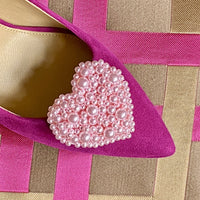 Perlen Schuhclip Pearl City auf lila Schuh