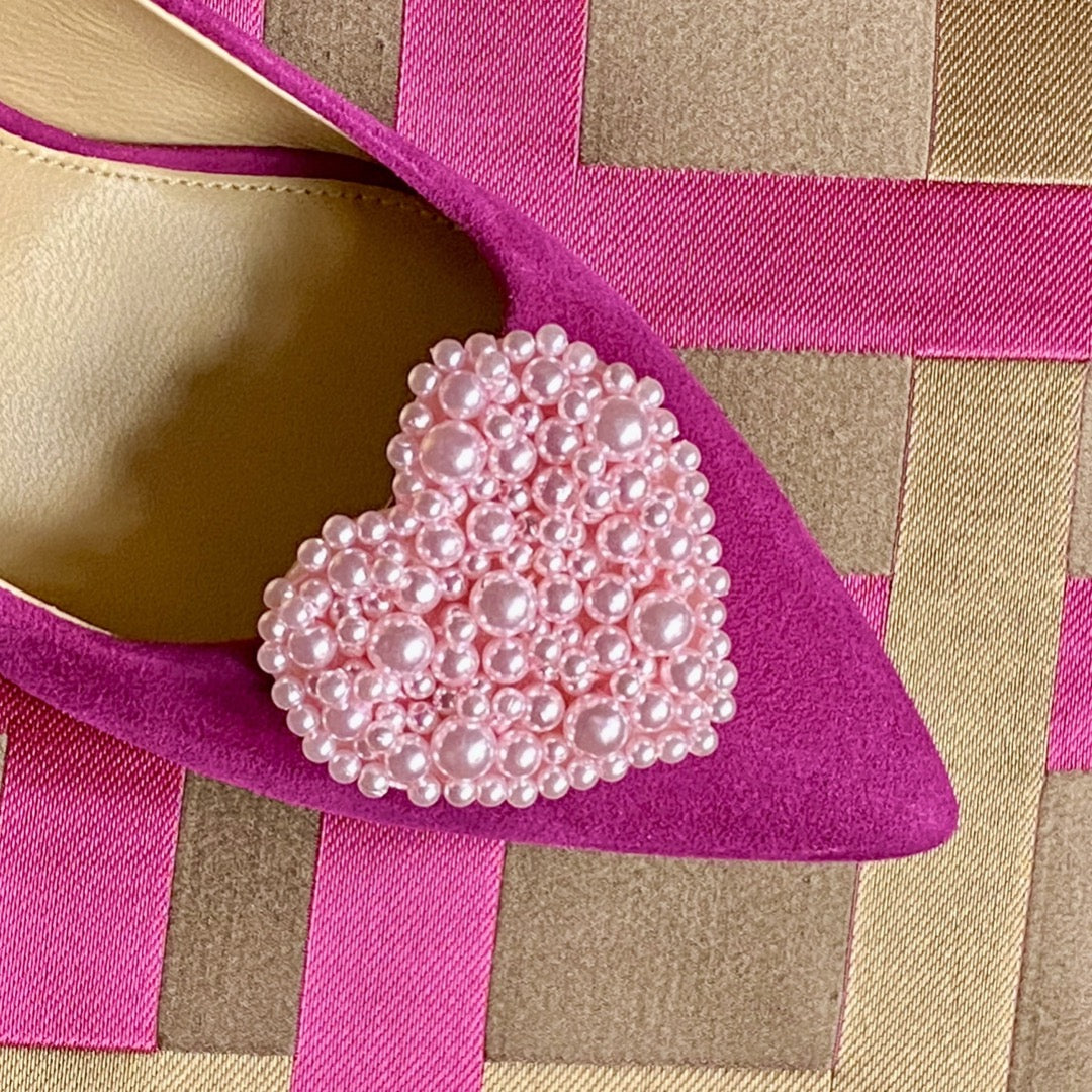 Perlen Schuhclip Pearl City auf lila Schuh