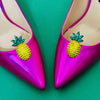 Ananas Schuhclips gelb und grün auf pinken Pumps