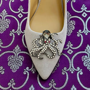 Octopus Schuhclip Atlantis auf grauem Schuh