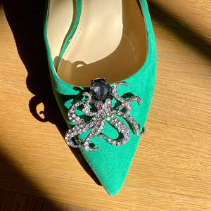 Octopus Schuhclip Atlantis auf grünem Schuh