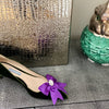Schleifen Schuhclips Paris in lila auf Samt-Schuh