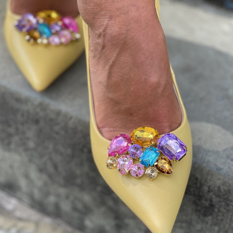 Cape Town Schuhclips auf gelben Schuhen