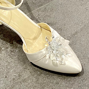 Designer Schuhclip Reykjavik auf weißem Brautschuh